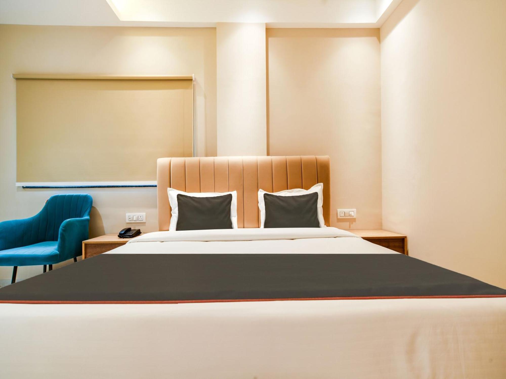 Collection O Hotel Mint Индор Екстериор снимка