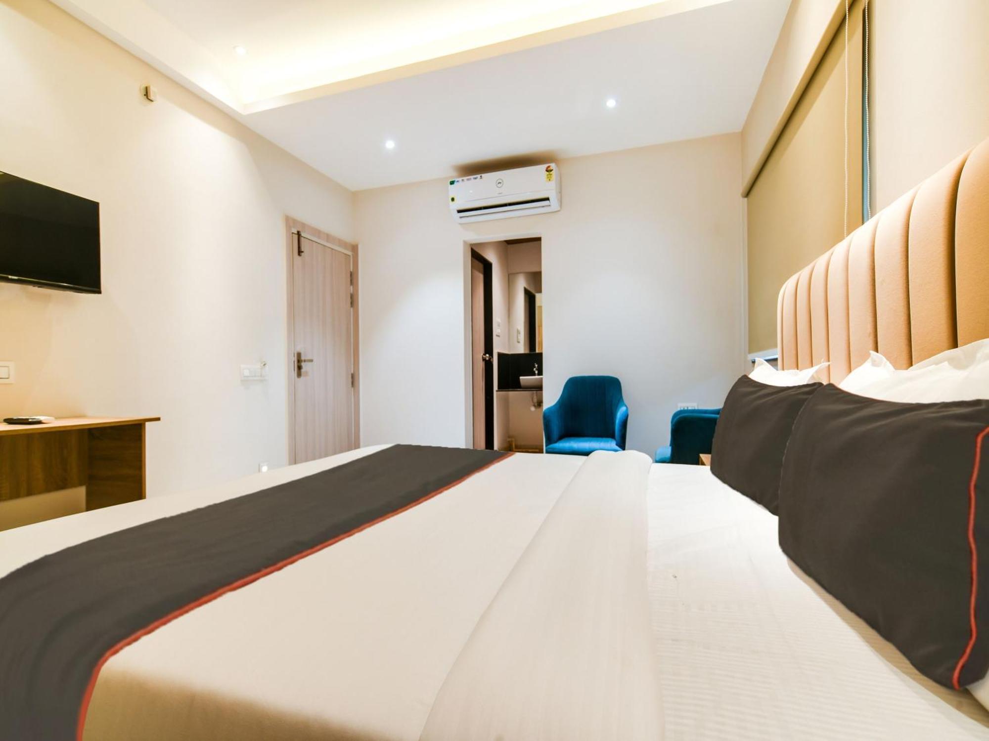 Collection O Hotel Mint Индор Екстериор снимка