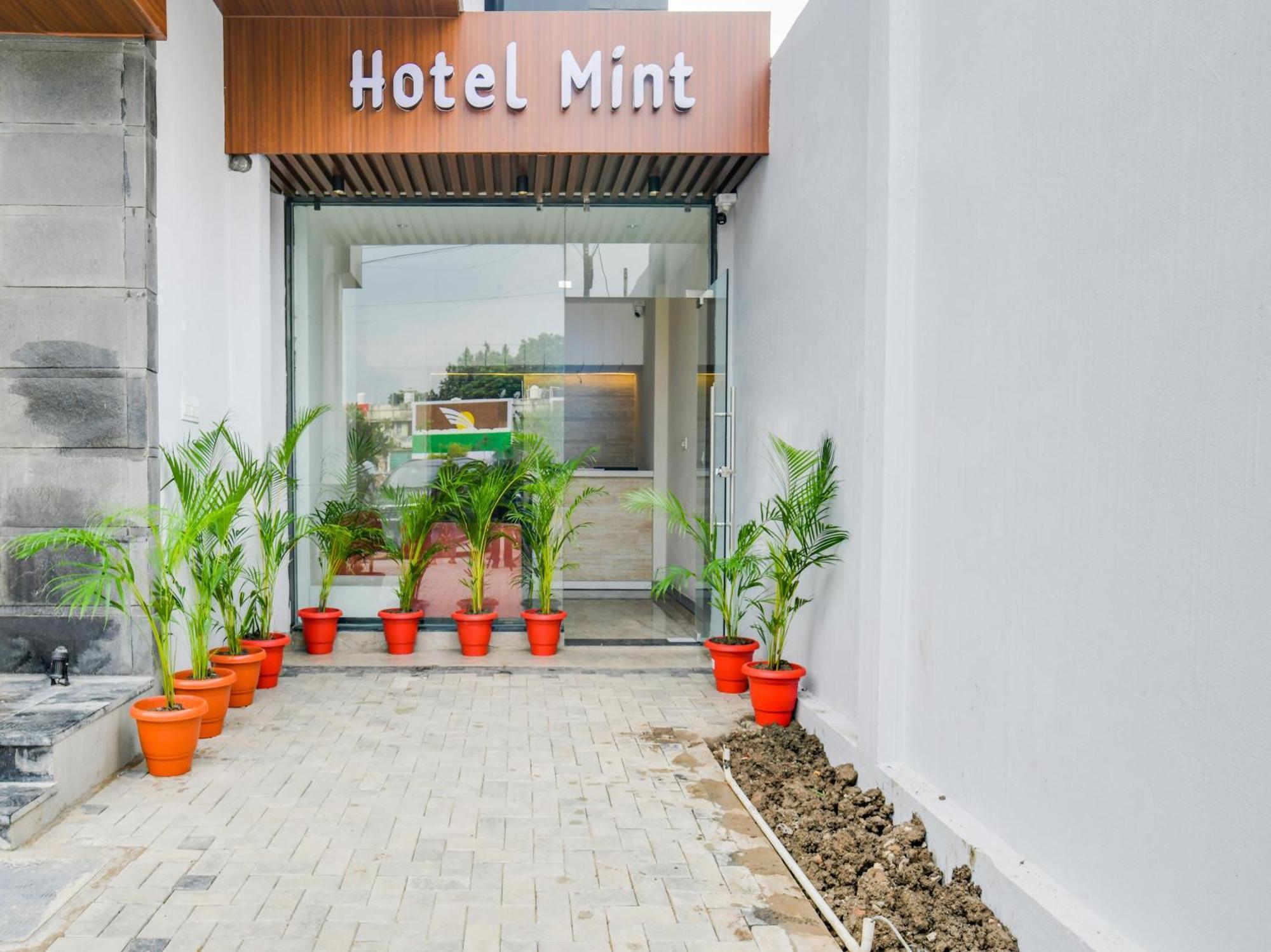 Collection O Hotel Mint Индор Екстериор снимка