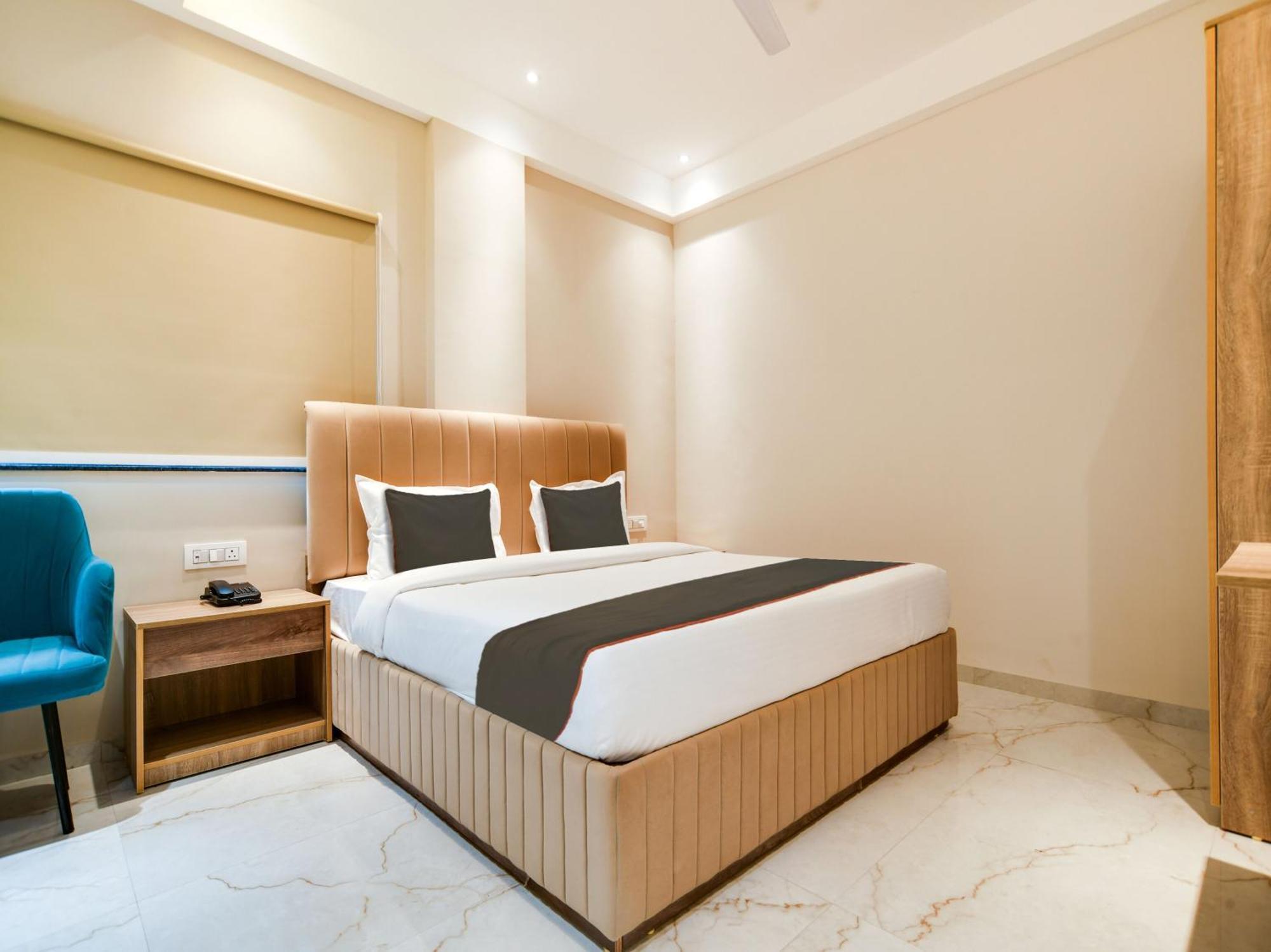 Collection O Hotel Mint Индор Екстериор снимка